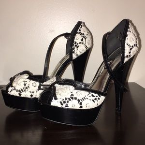 Rue 21 black and cream lace heels